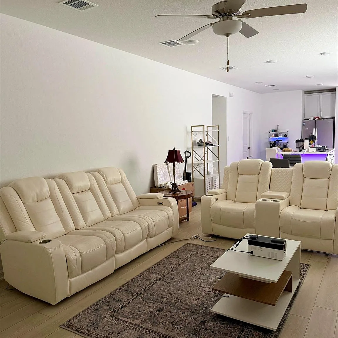 3 bed, 2.0 bath, 1435 sqft, $2,500 — Photo 2