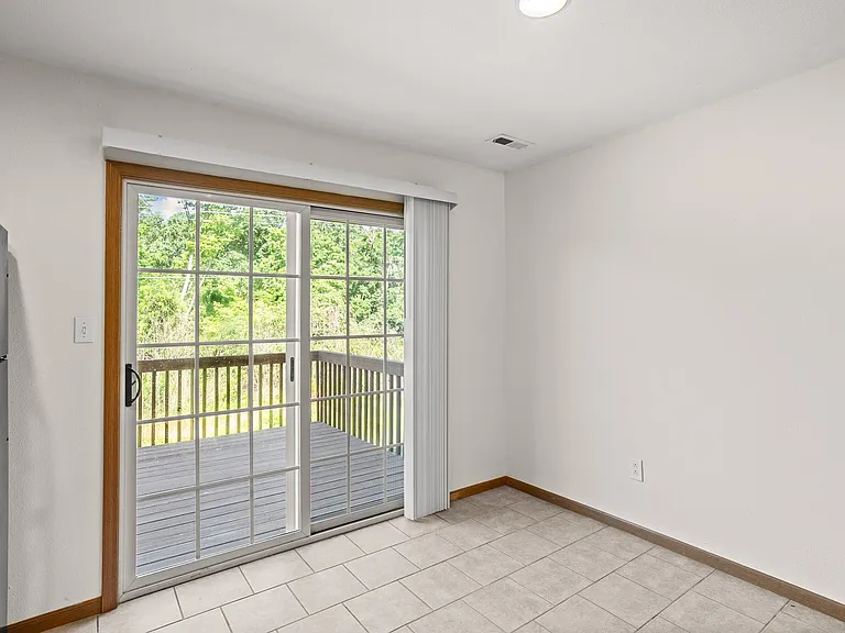701-703 Glenstone Dr. — Photo 21