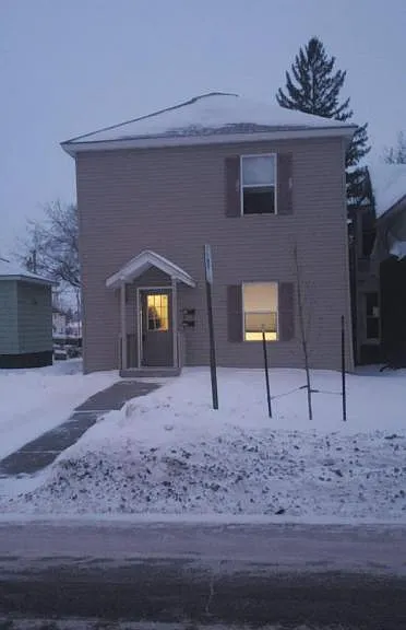 1923 Iowa Ave — Photo 9