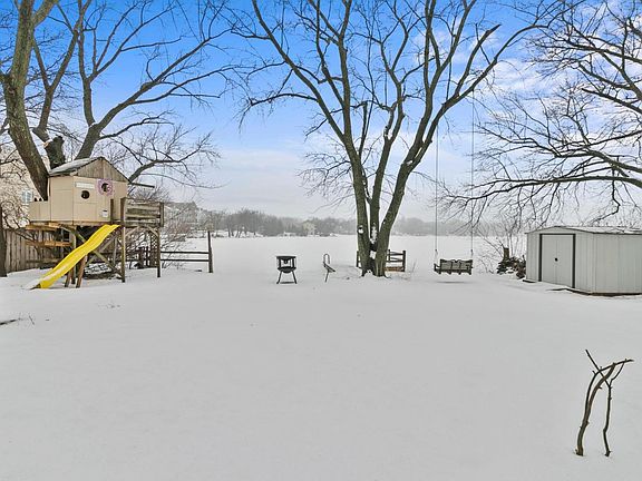 4th image of 270 S Lake St