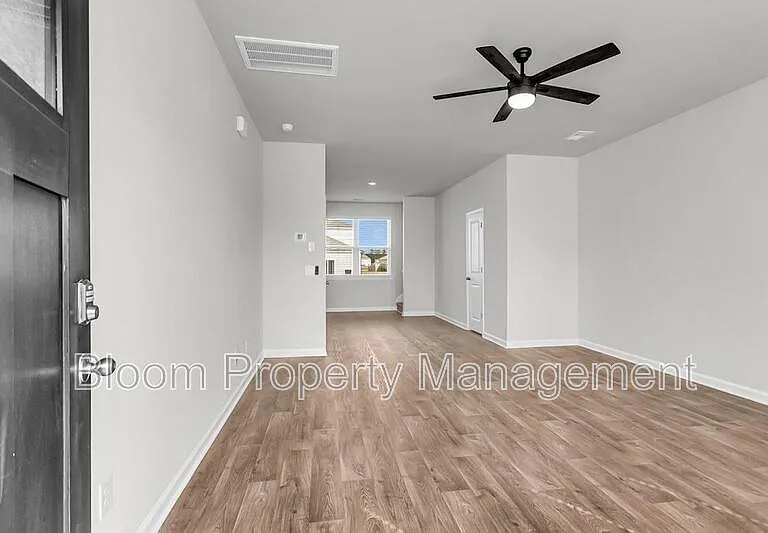 844 Lilyford Ln — Photo 3