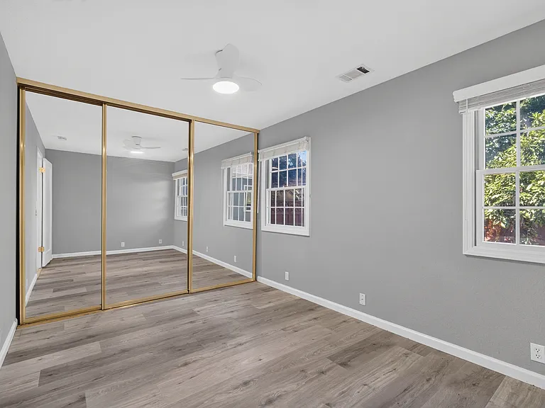 530 Irving Ave — Photo 19