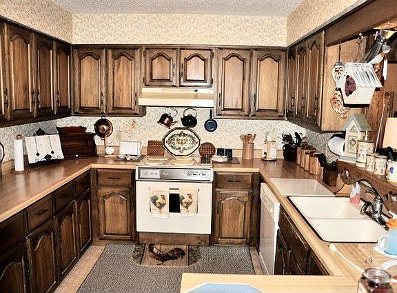 2nd image of 1336 Farm Road 2560