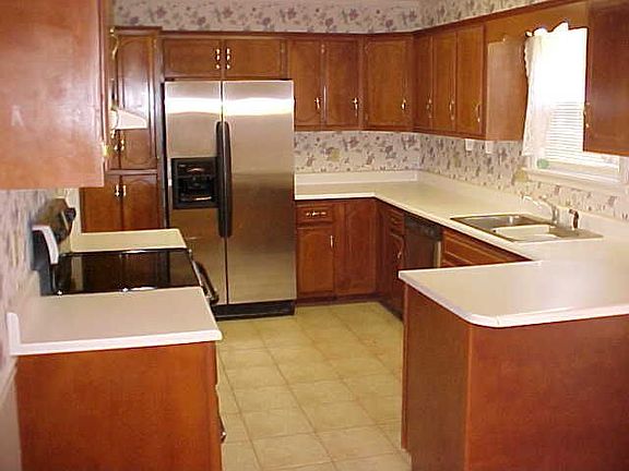 Kitchen w/SS Appliances