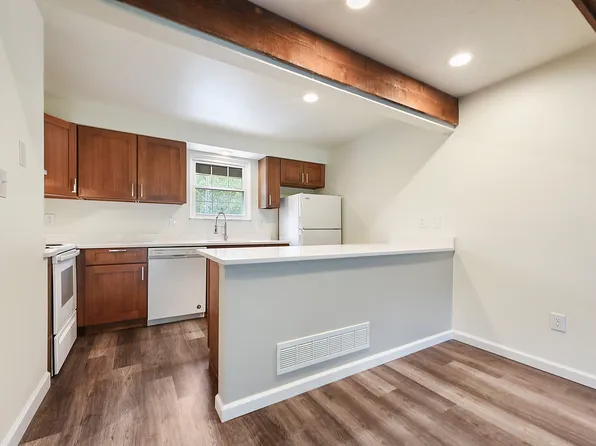 501 Maryland Ave #E, Oakmont, PA 15139