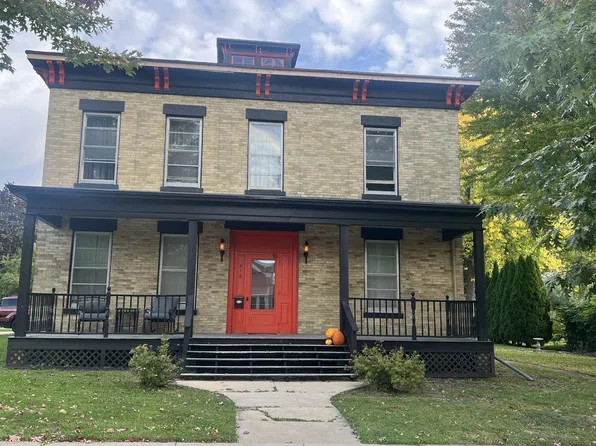 503 N Center St, Beaver Dam, WI 53916