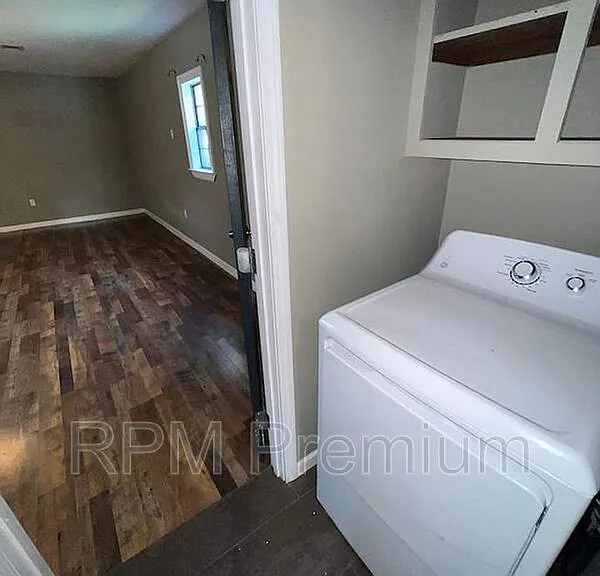 8725 Fairoaks St — Photo 16
