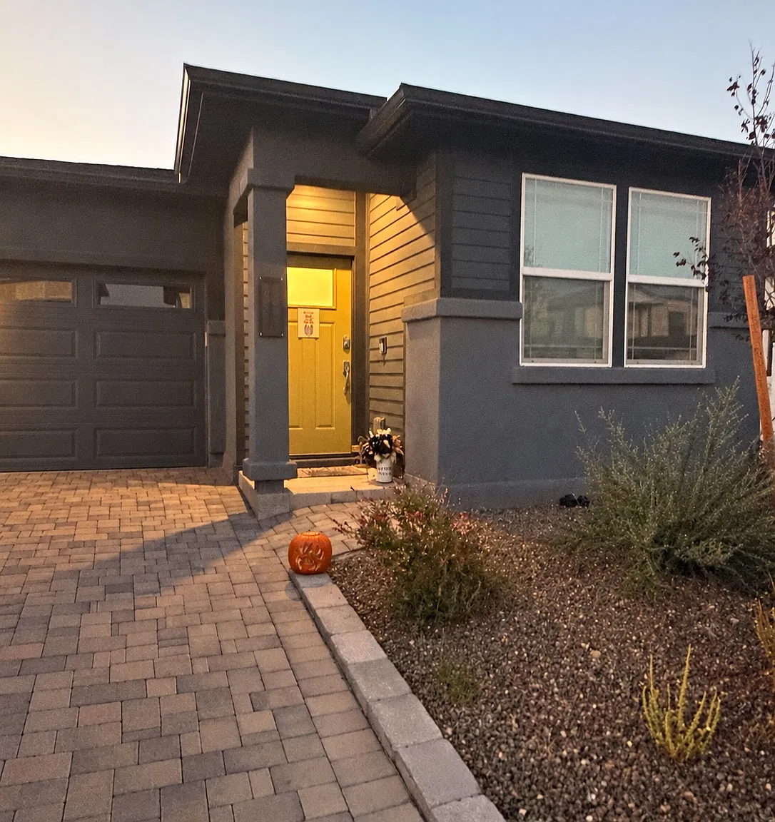 3 bed, $900 — Photo 1