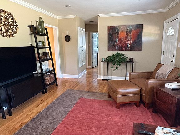 3rd image of 2748 S Grandview Cir
