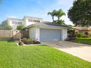 2 Baytree Cir, Boynton Beach, FL 33436