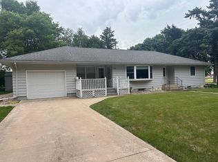 185 10th St, Tracy, MN 56175