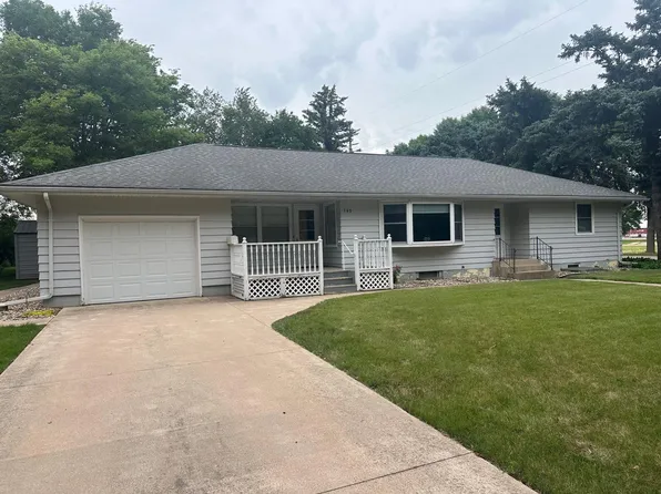185 10th St, Tracy, MN 56175