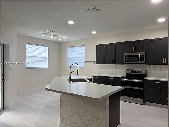 5th image of 23602 SW 115th Ct
