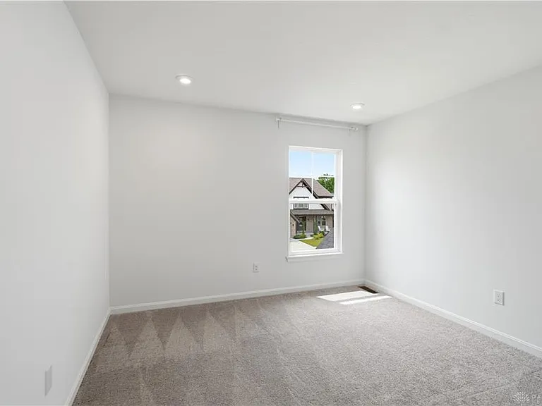 5283 Greenview Ln — Photo 32