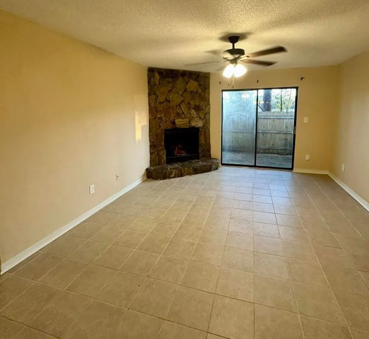 467 Stara Cir — Photo 1