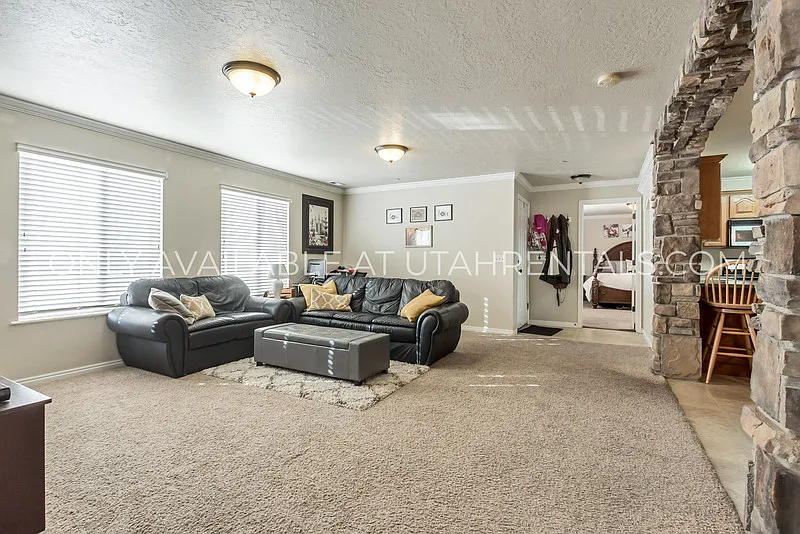 3 bed, 2.0 bath, 1264 sqft, $1,775 — Photo 2