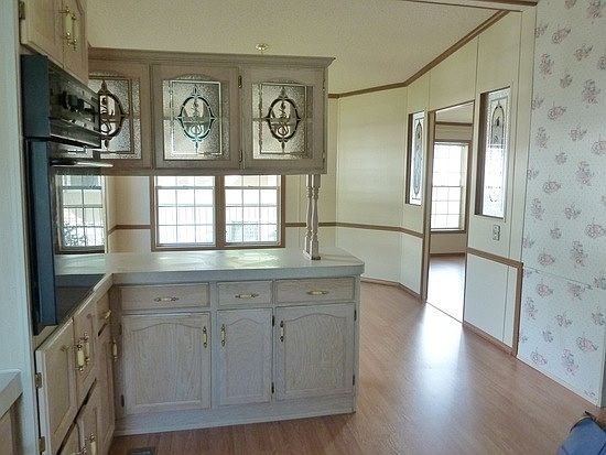 3rd image of 150 Spruce Dr