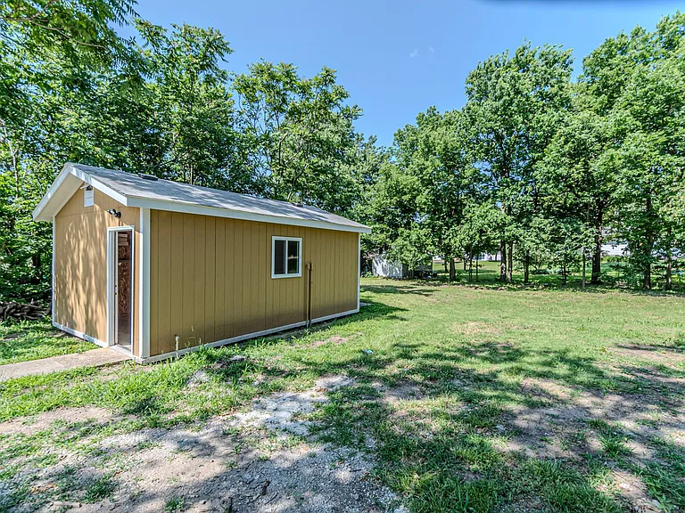 829 Broadway Ave — Photo 42