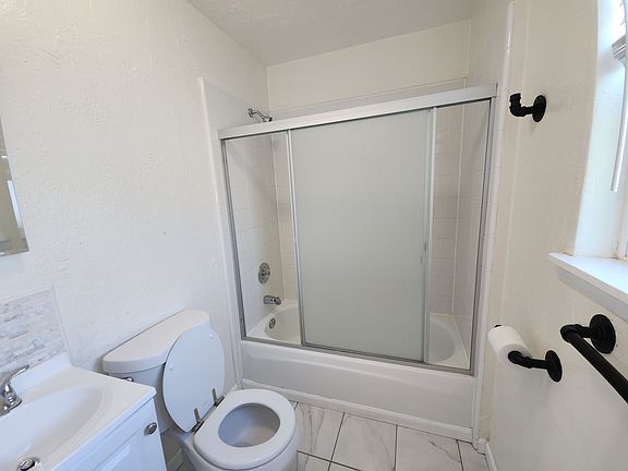 5th image of 664 Maple St #A & B