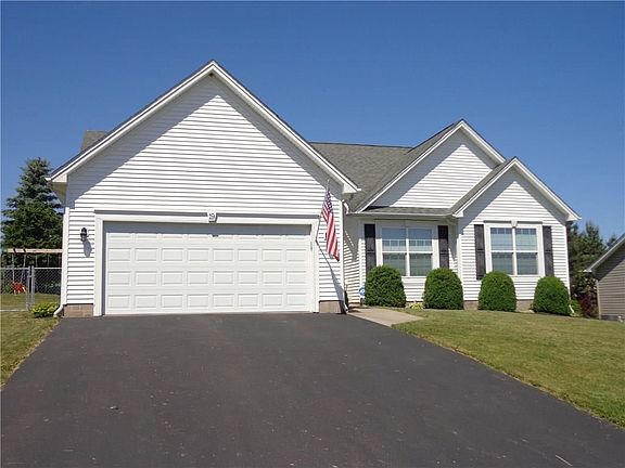 3rd image of 19 Berry Grove Ln