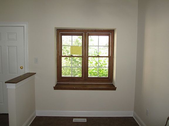 3rd image of 525 S Walnut St