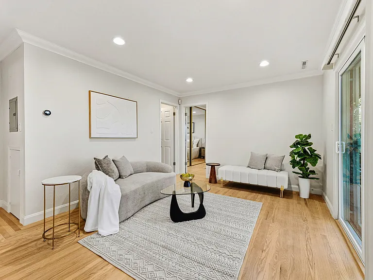 866 Alma Pl — Photo 25
