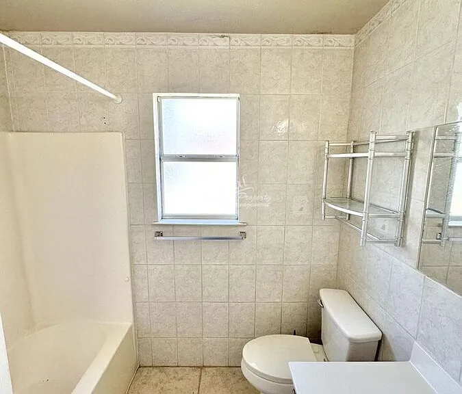 1100 Clairidge Ave — Photo 15