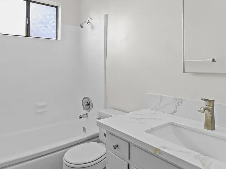 1747 Franklin St #4 — Photo 18