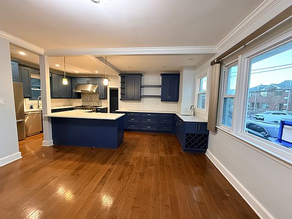 3rd image of 7526 166th St Floor 1