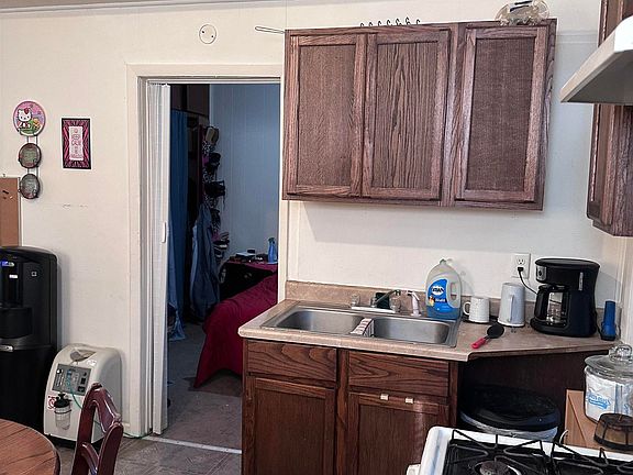 3rd image of 1412 S Griswold St