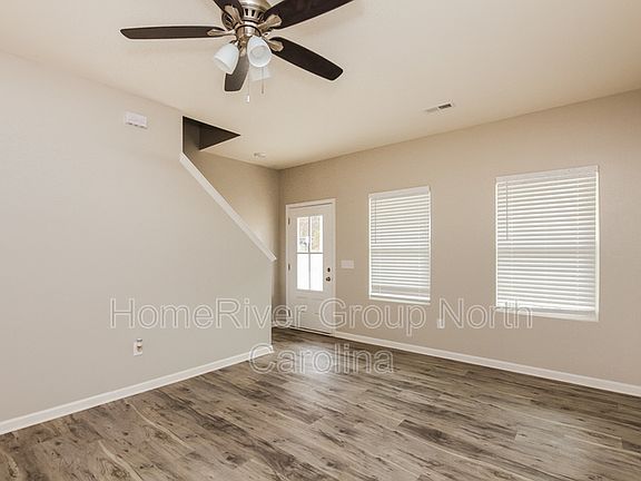 3rd image of 820 Caper St