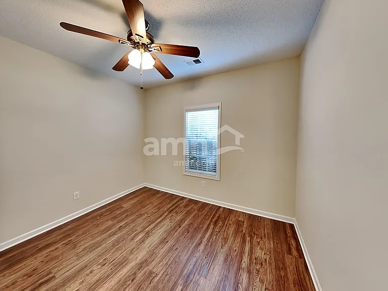 5745 Newnan Cir — Photo 16