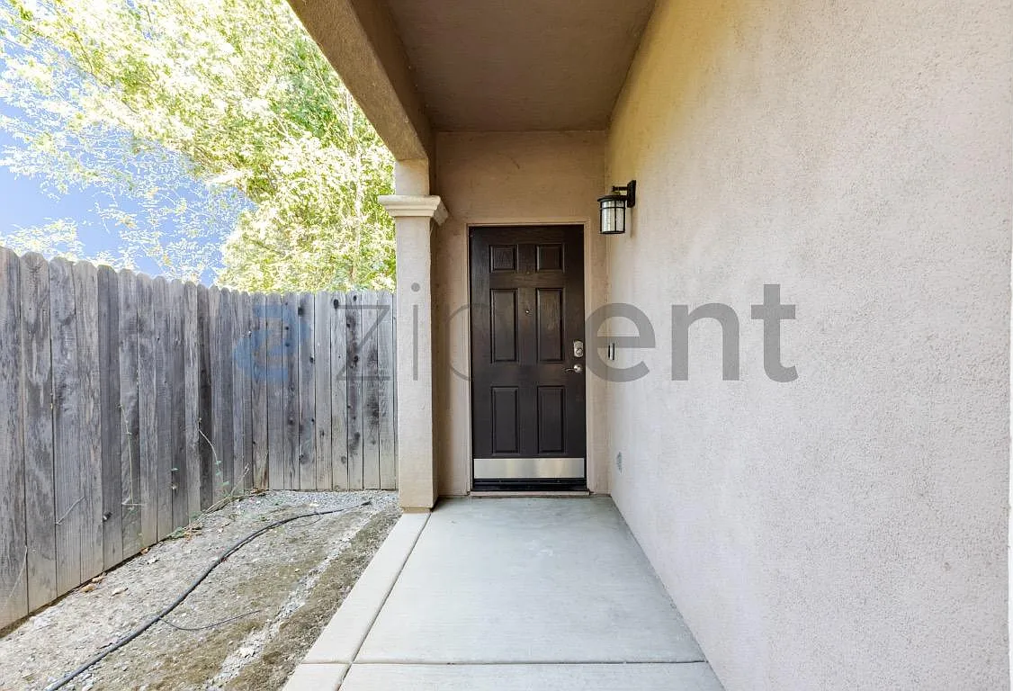 3 bed, 1314 sqft, $3,000 — Photo 4