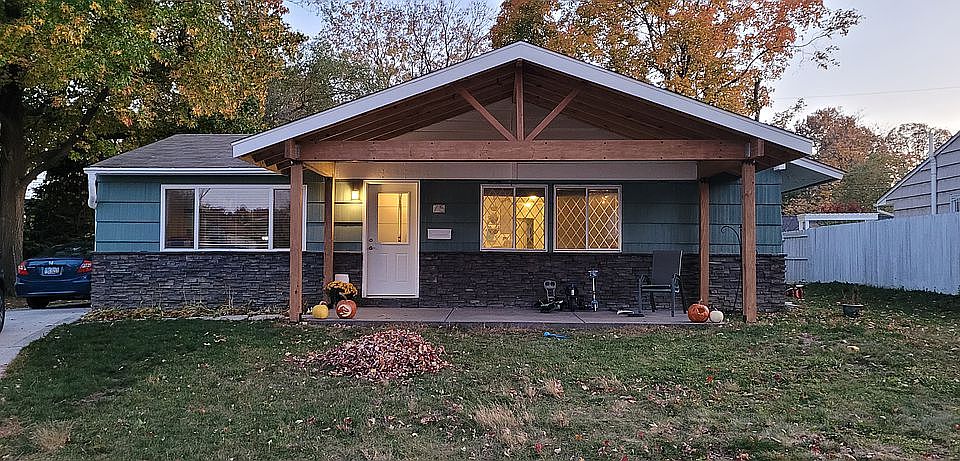 2nd image of 715 Stinchcomb Dr