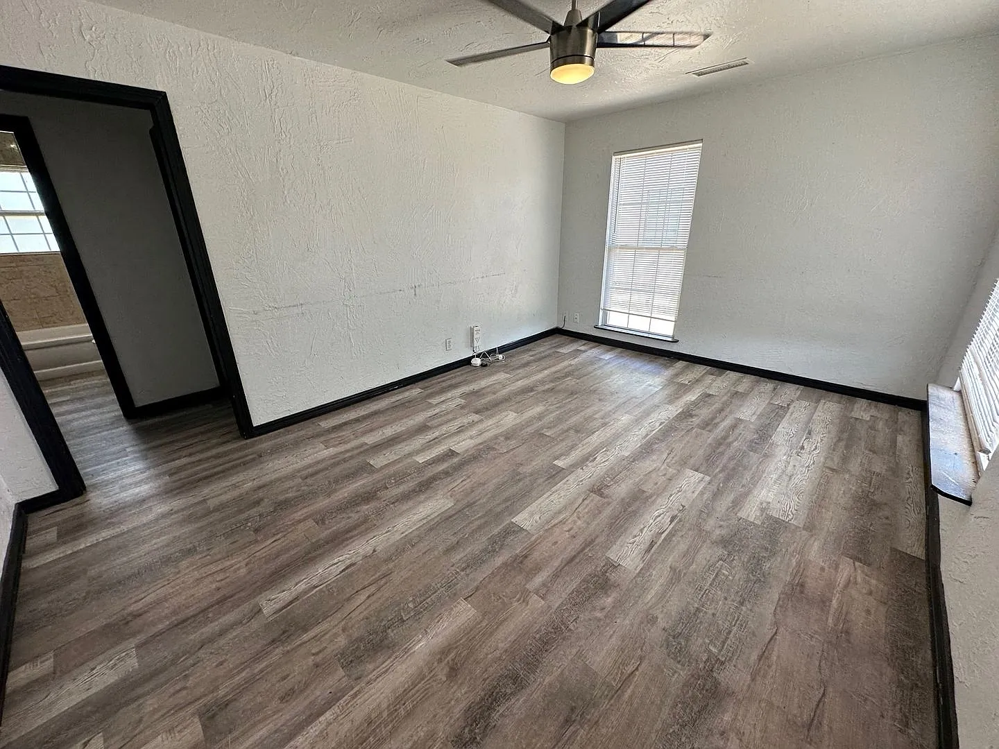 Columbine St 927 — Photo 2