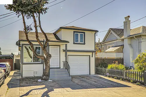 2834 Abbey St Photo 1