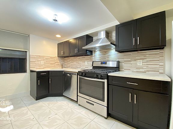 5th image of 6749 Juno St #1