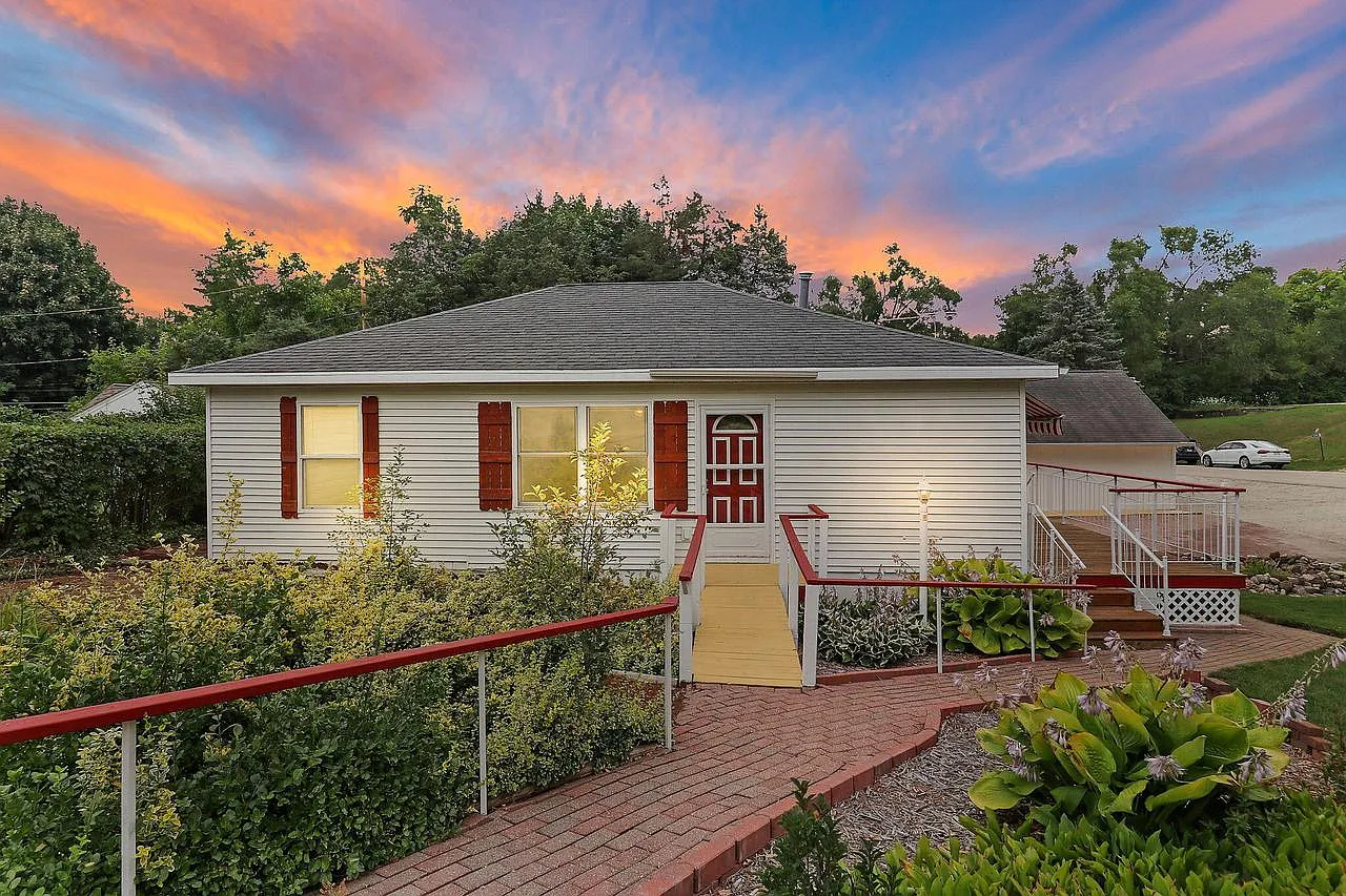 8441 Heather AVENUE photo 1