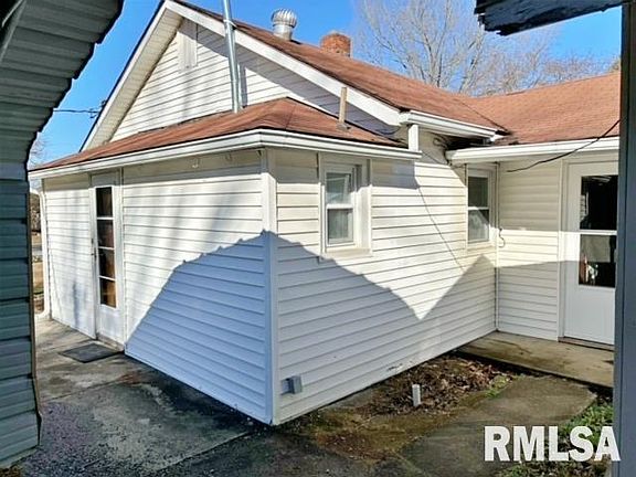 2nd image of 210 E Pope St