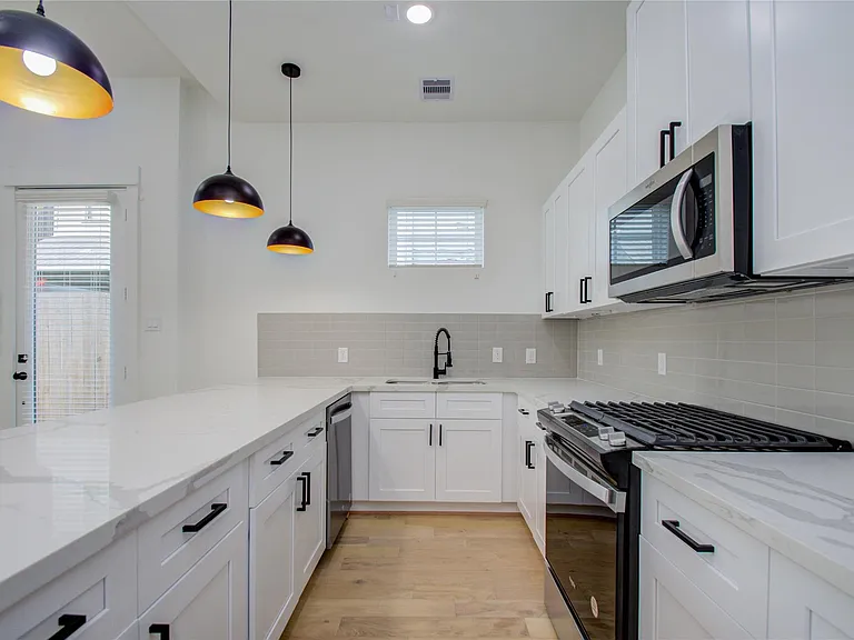 3206 Live Oak St — Photo 9