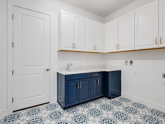 5th image of 10021 SW Davanti Drive