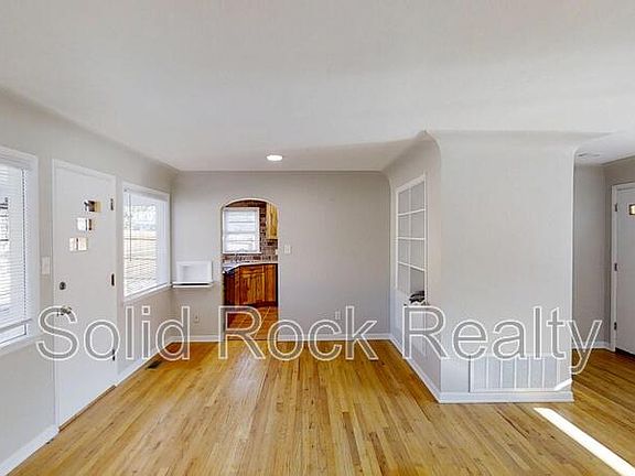 3rd image of 3012 W Saint Vrain St
