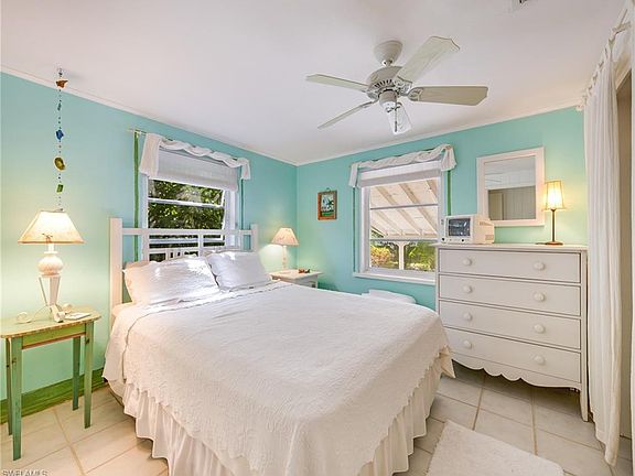 5th image of 325 E Gulf Dr