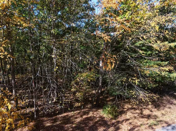 750 Cornwall Pl, Bushkill, PA 18324