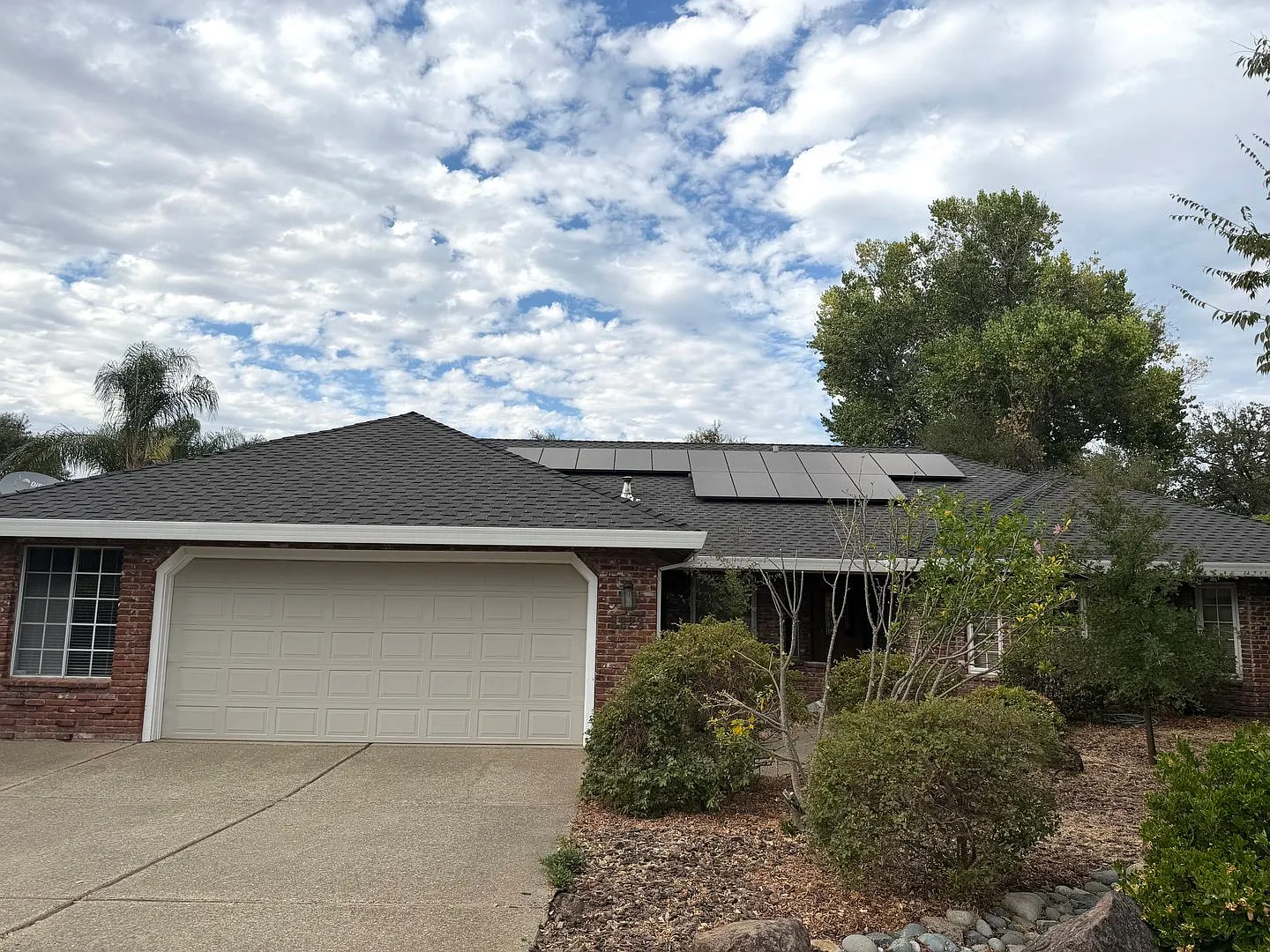 Charming 3-Bedroom Home in Rocklin with Pool & Natural Backdrop — Photo 1