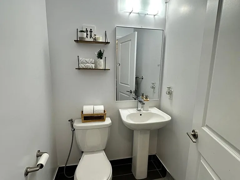 7890 Bathurst St #1706 — Photo 23
