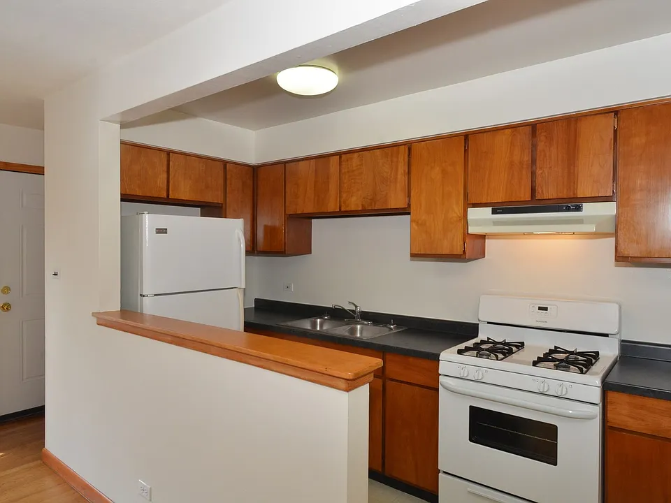 586B 1 BR/1 BA