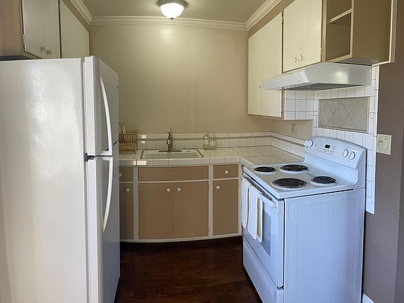 3rd image of 624 Cedar St APT 8