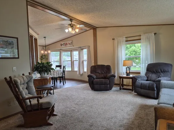 512 Harbor Heights DRIVE, Waterford, WI 53185