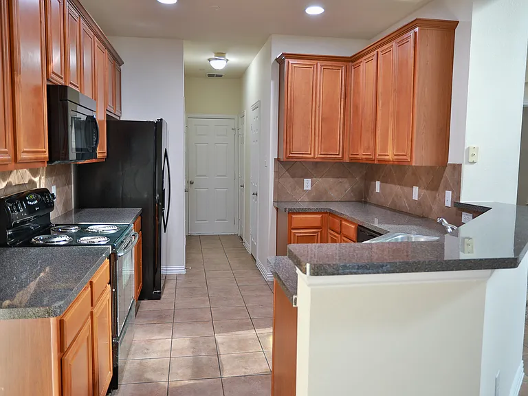 4611 Penelope Ln — Photo 16